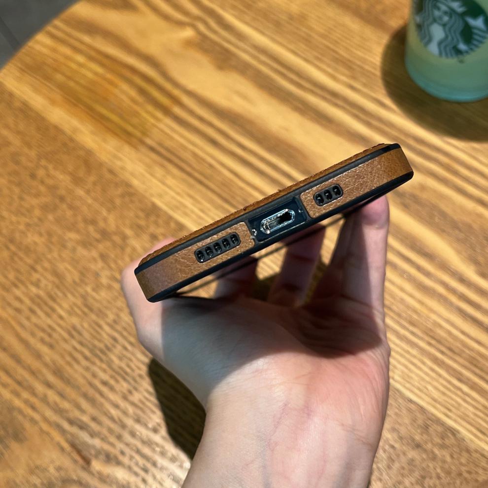 Kryt na iPhone z pravé kůže kompatibilní se všemi modely