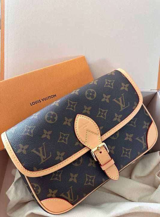 Vintage-Inspired Box Hand bag
