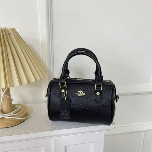 حقيبة يد كلاسيكية وأنيقة