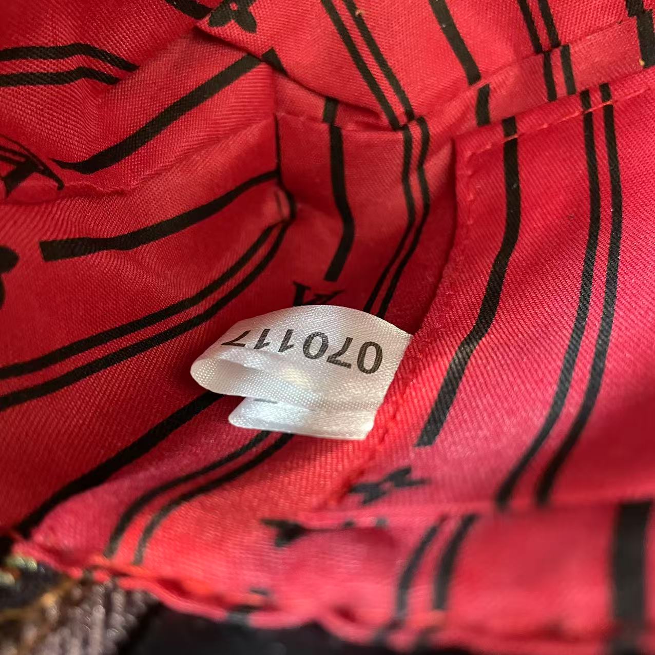 Bolsa de ombro com corrente vintage – design clássico de monograma