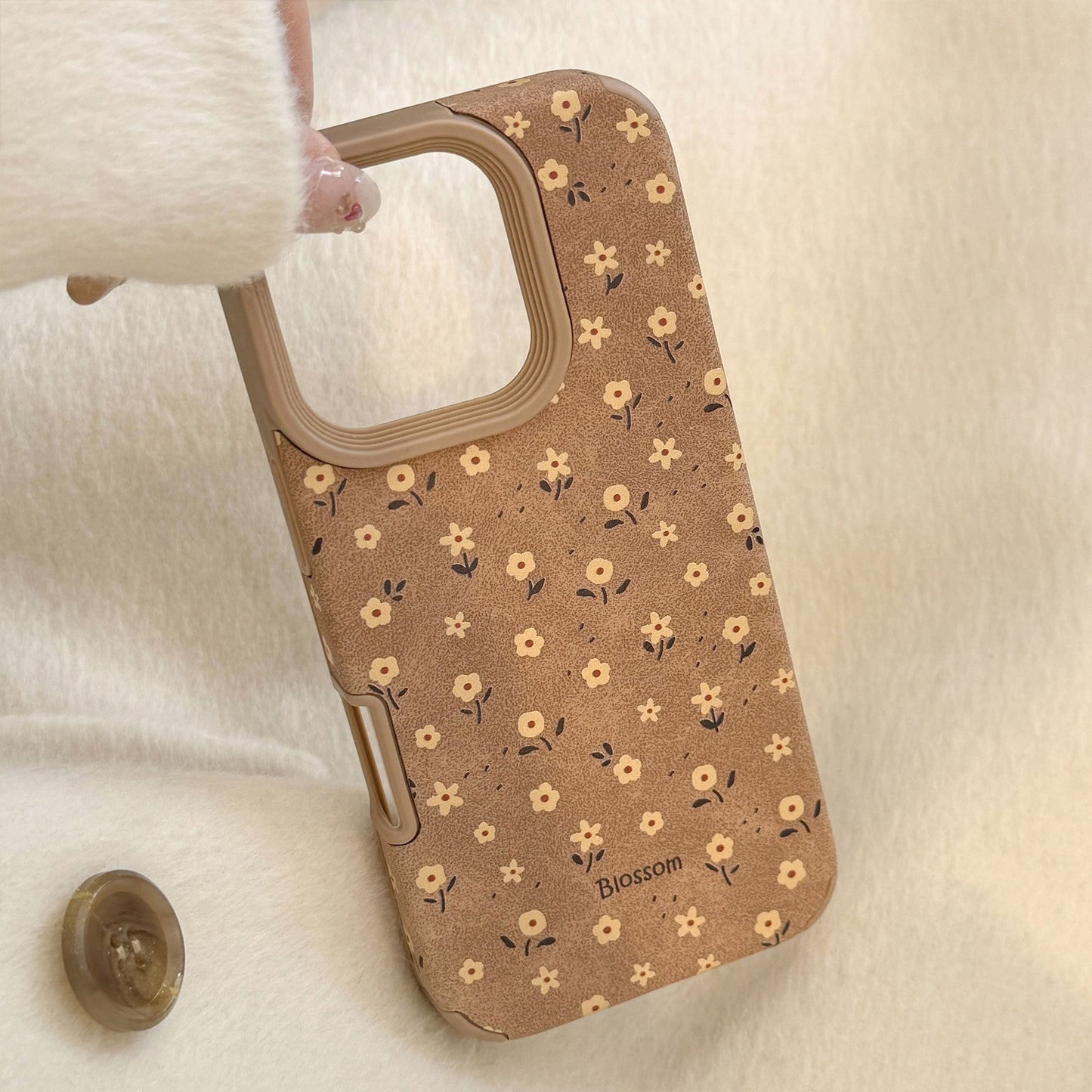 Autumn small flowers are suitable for iphone16 Apple 17promax mobile phone case 15 retro 14 suede 13 generation hair