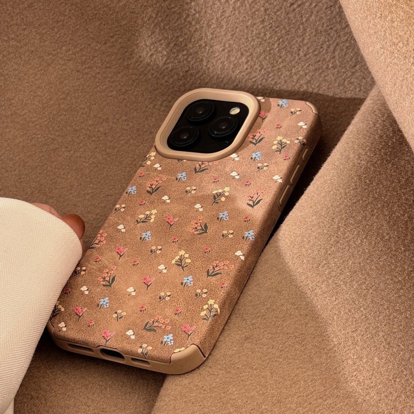 Leather gentle small floral application iphone16 apple 15 mobile phone case 17promax retro 13 autumn and winter literature and art