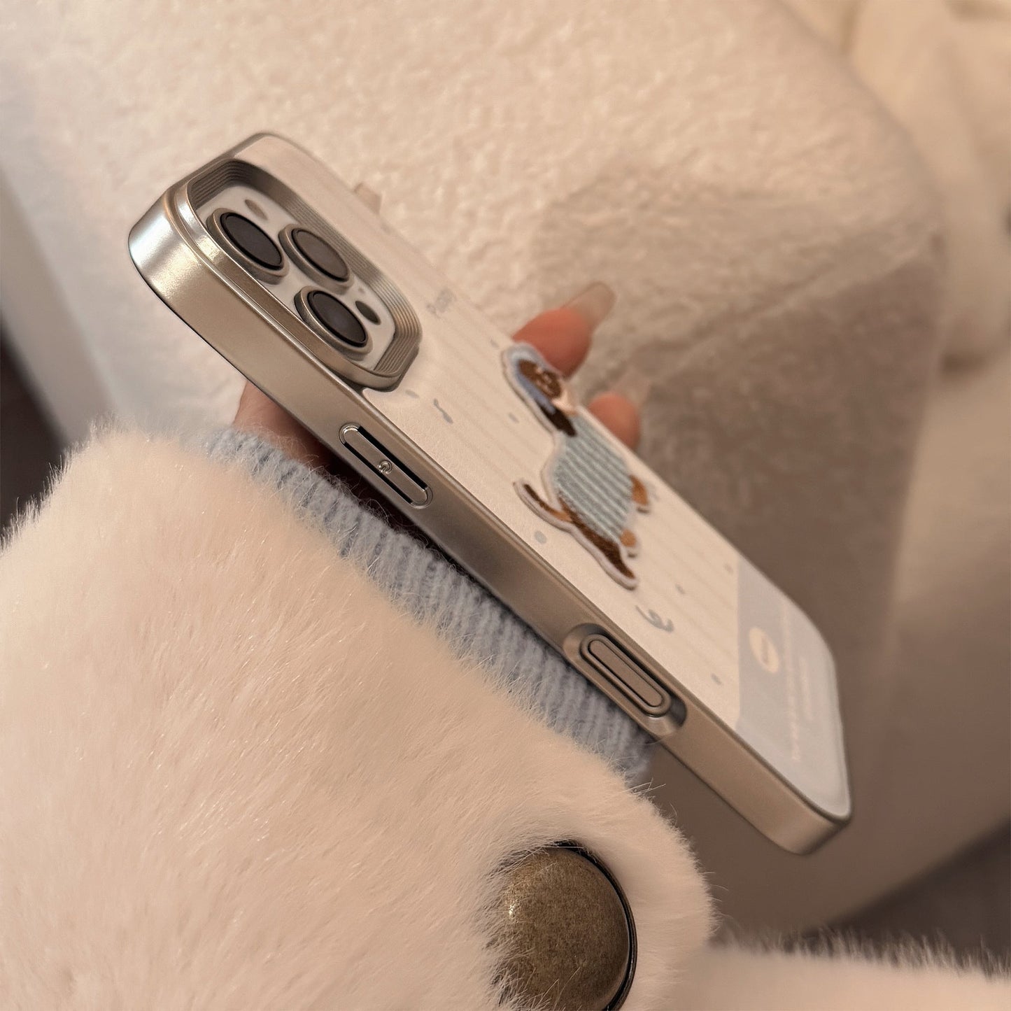 Milk blue cute embroidered puppy apple 16 mobile phone case 17promax cortical three-dimensional application iPhone15 soft 14