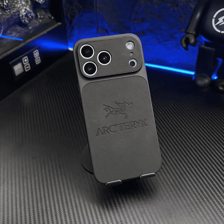 Etui z wytłoczonym wzorem Arc'teryx Bone Bird: wysokiej jakości etui na iPhone'a z teksturą zamszu