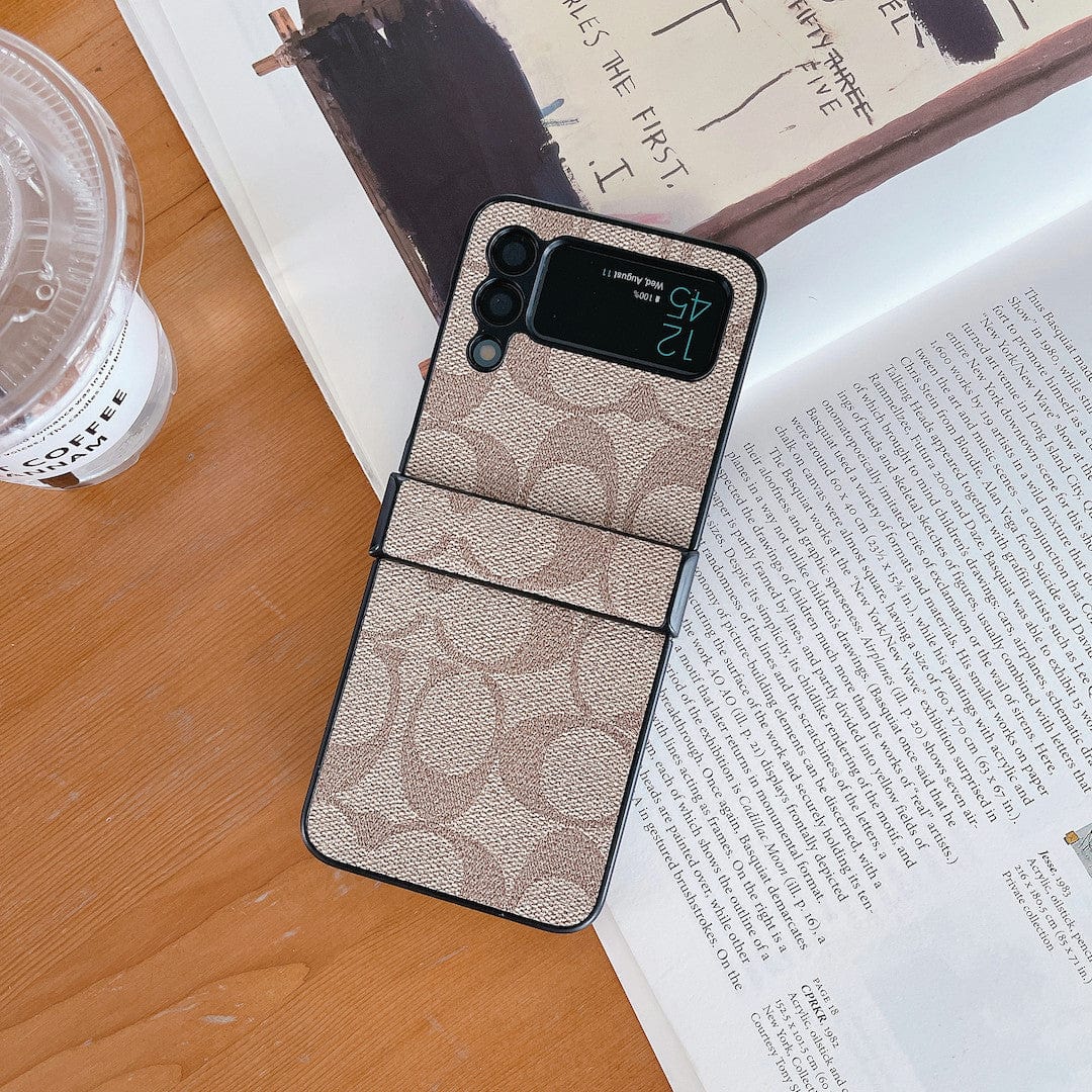 Coach Z Flip/Z Fold Samsungin puhelinkotelo sormihihnalla