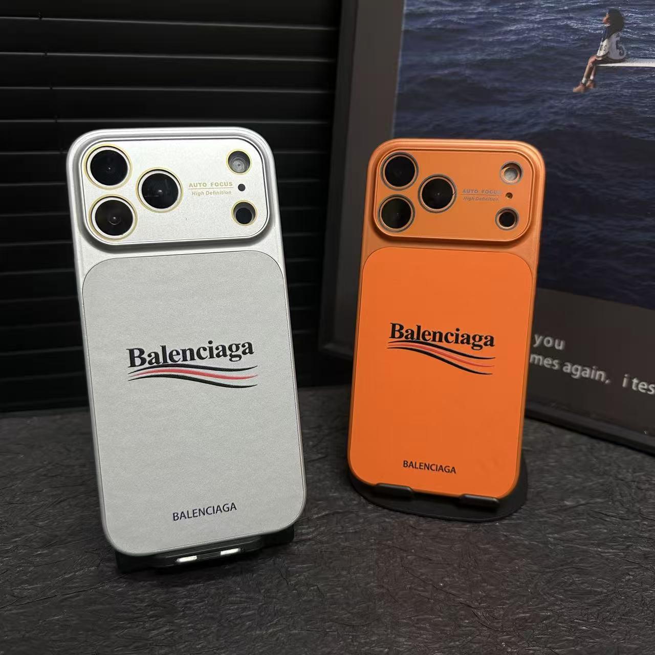 حافظة iPhone غير لامعة مستوحاة من Balenciaga مع حماية كاملة للعدسة