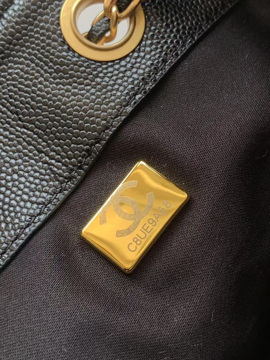 حقيبة يد صغيرة CC 25 جلد عجل محبب & حقيبة معدنية ذهبية اللون