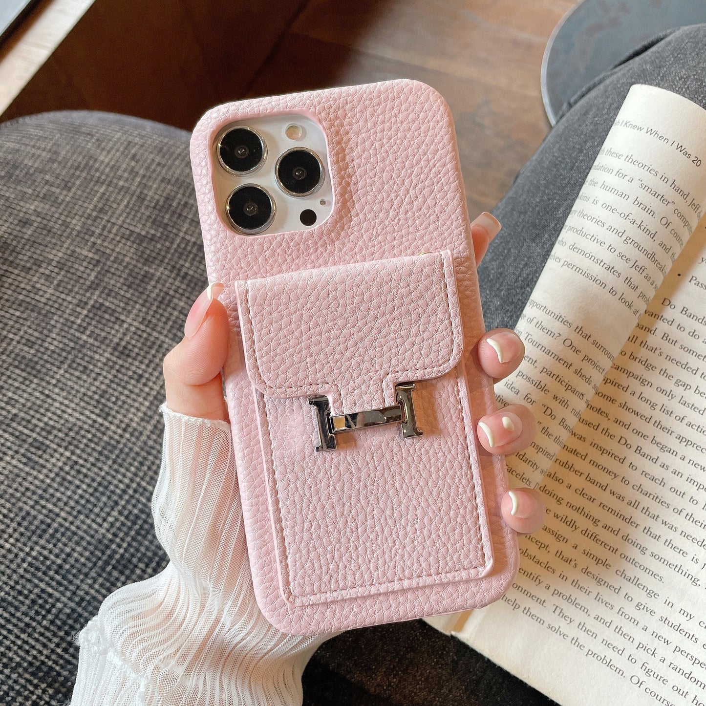 Custodia per iPhone in pelle con portacarte H