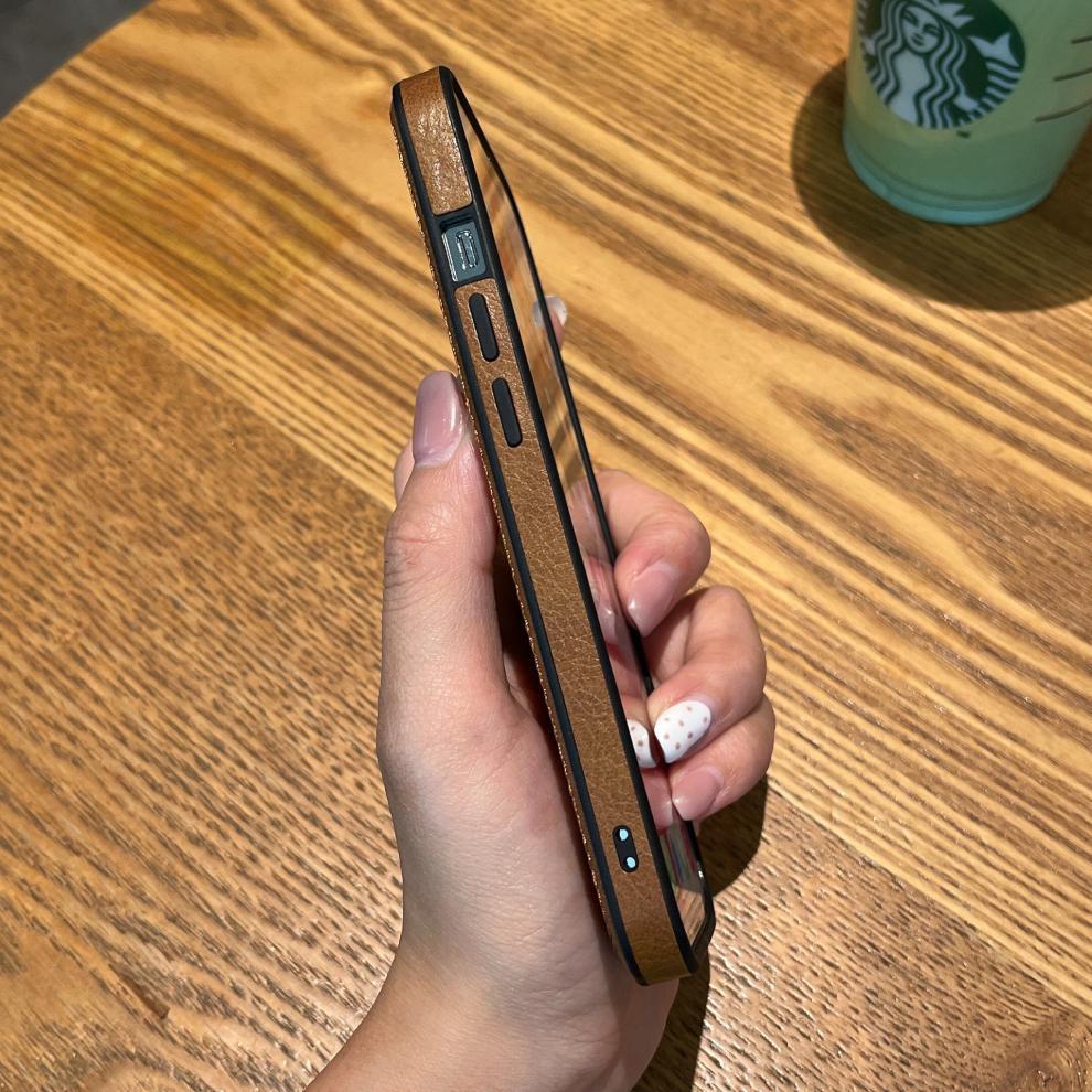 Kryt na iPhone z pravé kůže kompatibilní se všemi modely