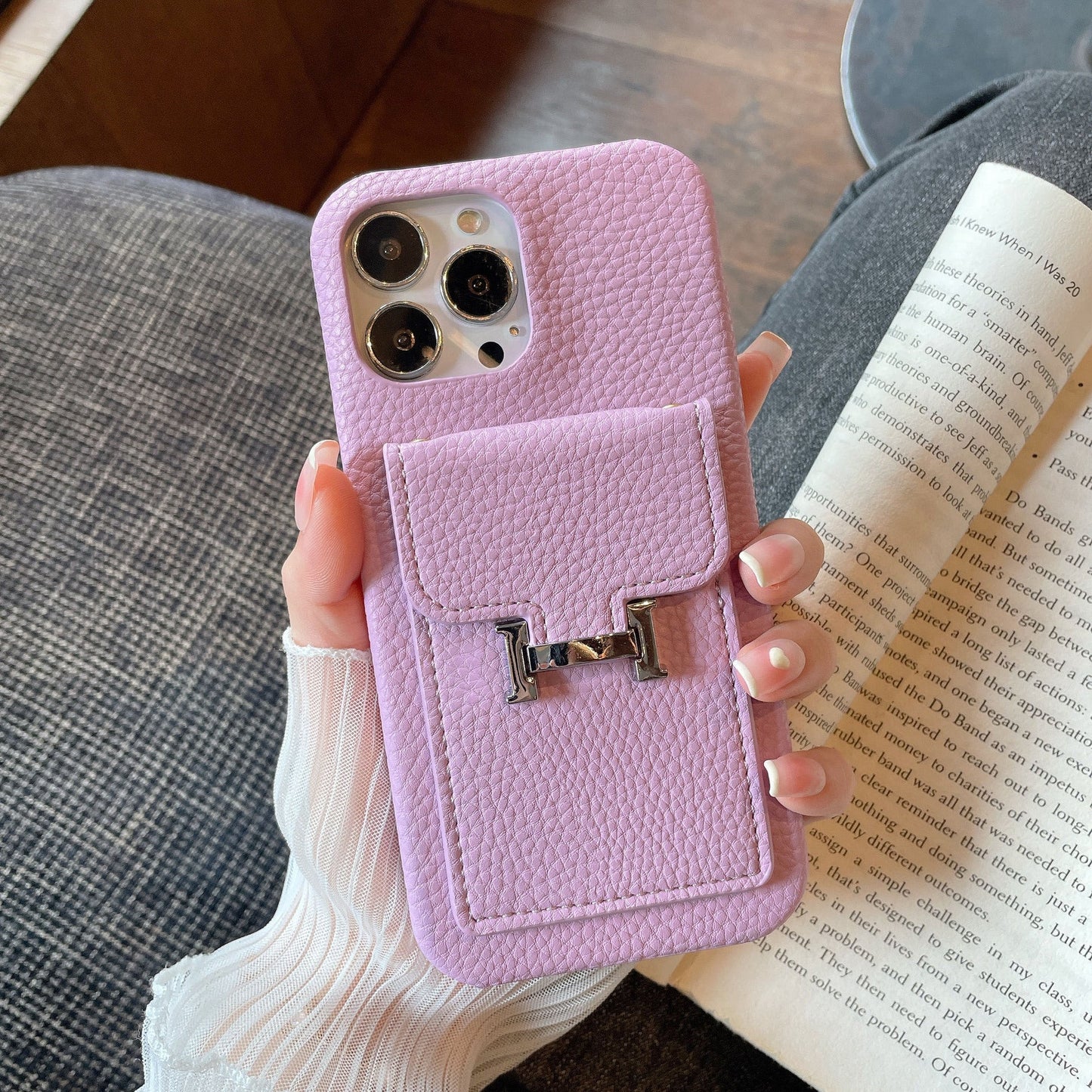 Custodia per iPhone in pelle con portacarte H