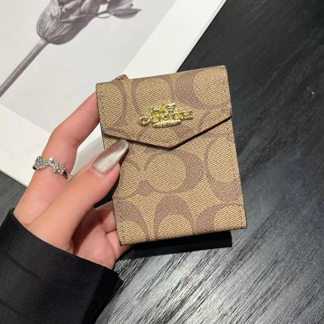 محافظ حامل بطاقات فاخرة مستوحاة من حرف MK & CO