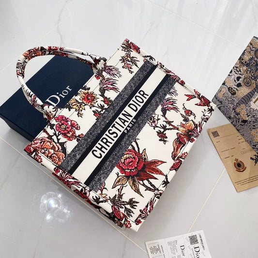 أنيقة  &  مصقولة: حقيبة يد جلدية فاخرة خفيفة