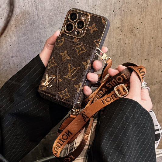 Edistyksellinen nahkainen iPhone-kotelo, jossa lompakko ja ruskea hihna