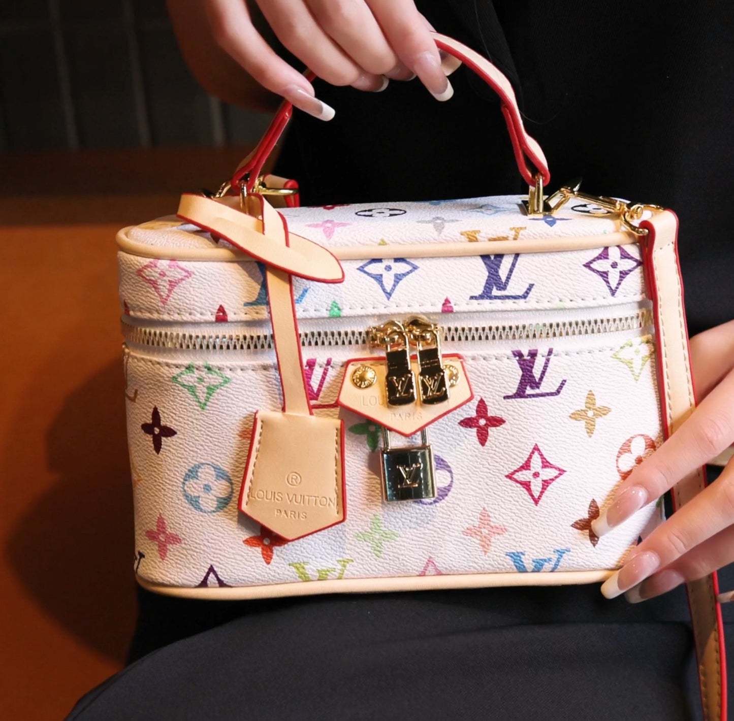 Τσάντα χειρός Vintage-Inspired Box – Elegant Monogram Tote Box