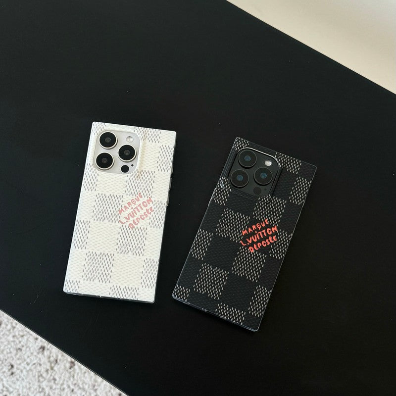 Coque iPhone carrée de luxe noire<lAMP>blanche