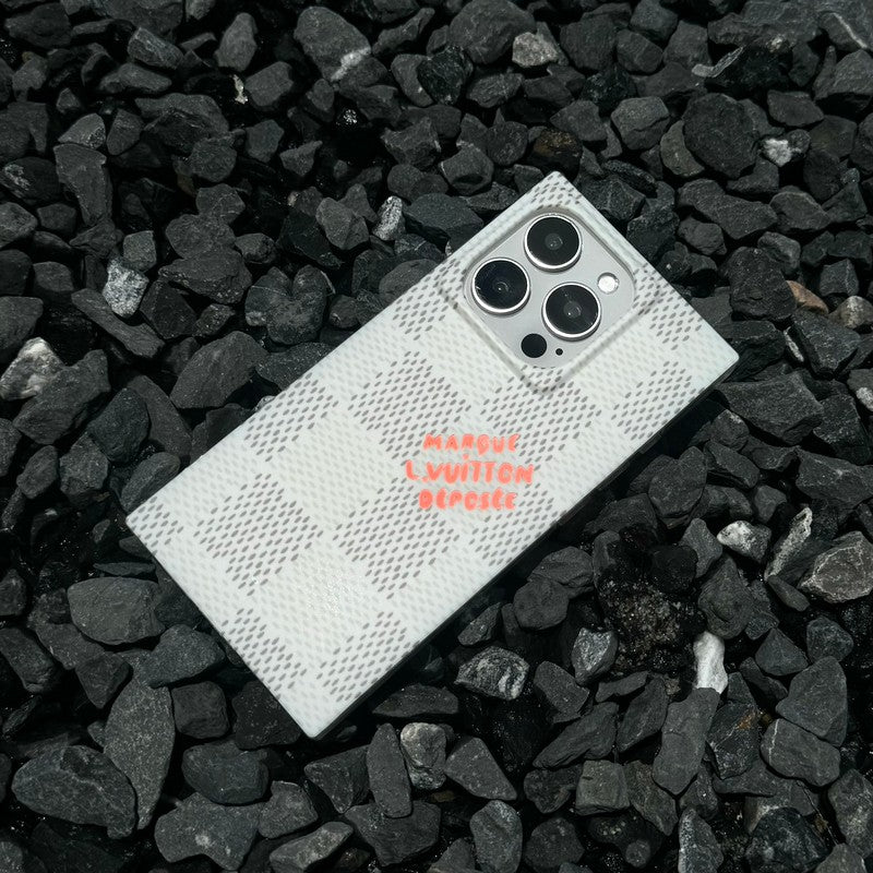 Coque iPhone carrée de luxe noire<lAMP>blanche