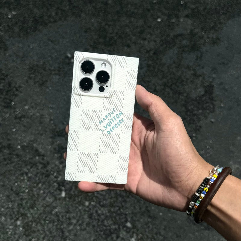 Coque iPhone carrée de luxe noire<lAMP>blanche