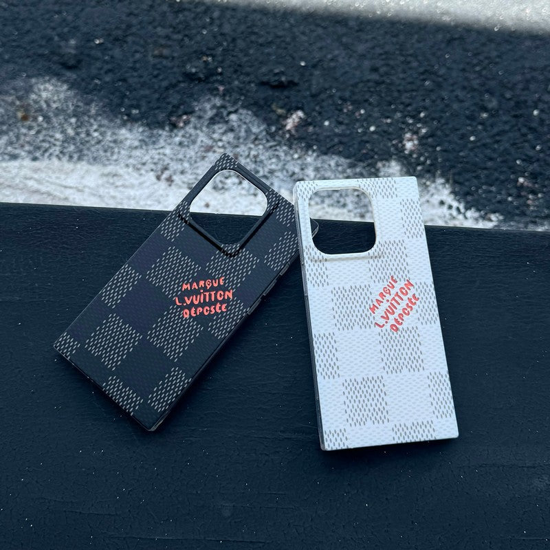 Coque iPhone carrée de luxe noire<lAMP>blanche