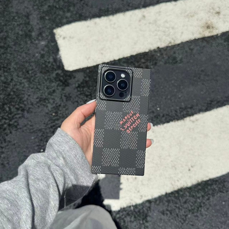 Coque iPhone carrée de luxe noire<lAMP>blanche