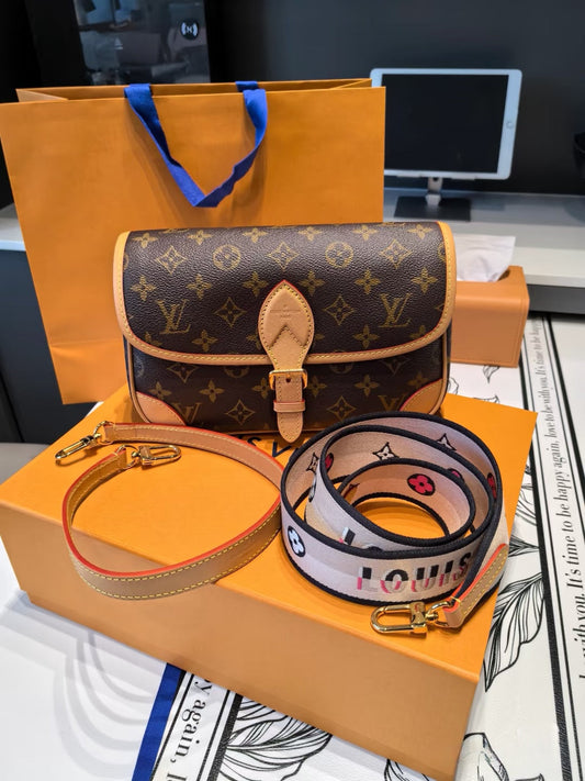 حقيبة يد مربعة مستوحاة من الطراز العتيق