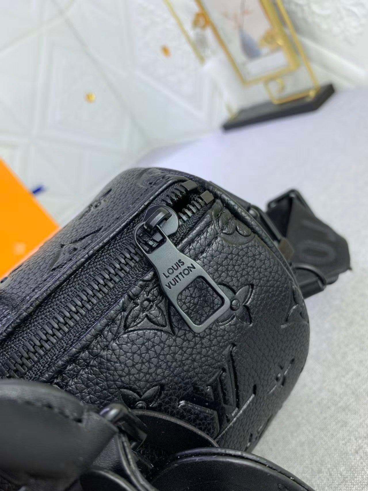 حقيبة لو الجلدية الفاخرة باللون الأسود – متعددة الاستخدامات، أنيقة & وظيفية