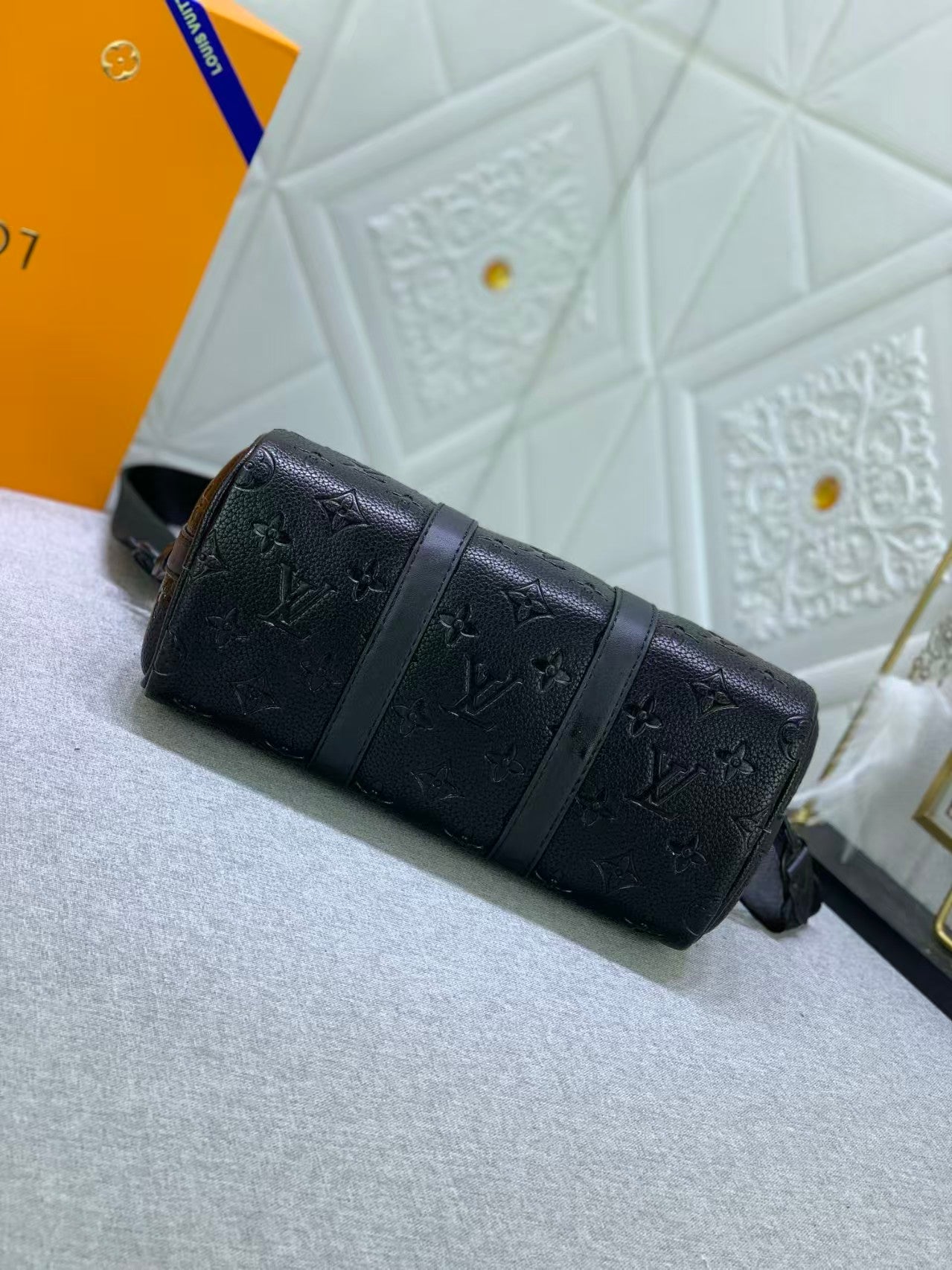 حقيبة لو الجلدية الفاخرة باللون الأسود – متعددة الاستخدامات، أنيقة & وظيفية