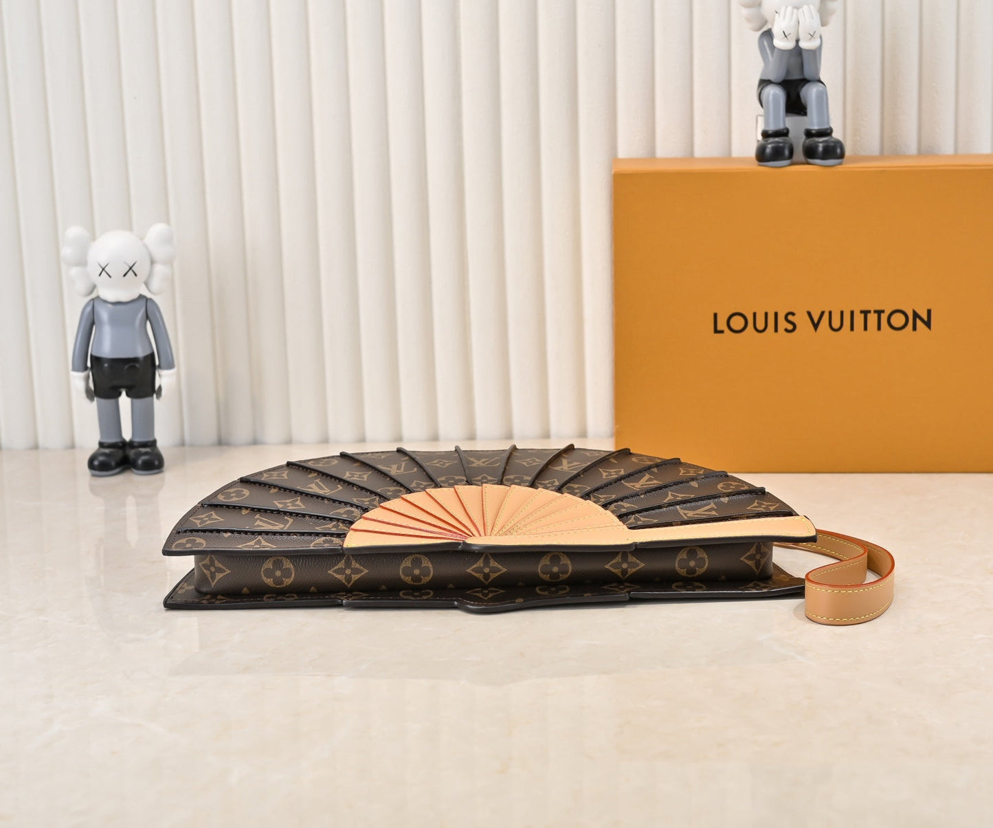 Elegant fläktformad Crossbody-väska i läder