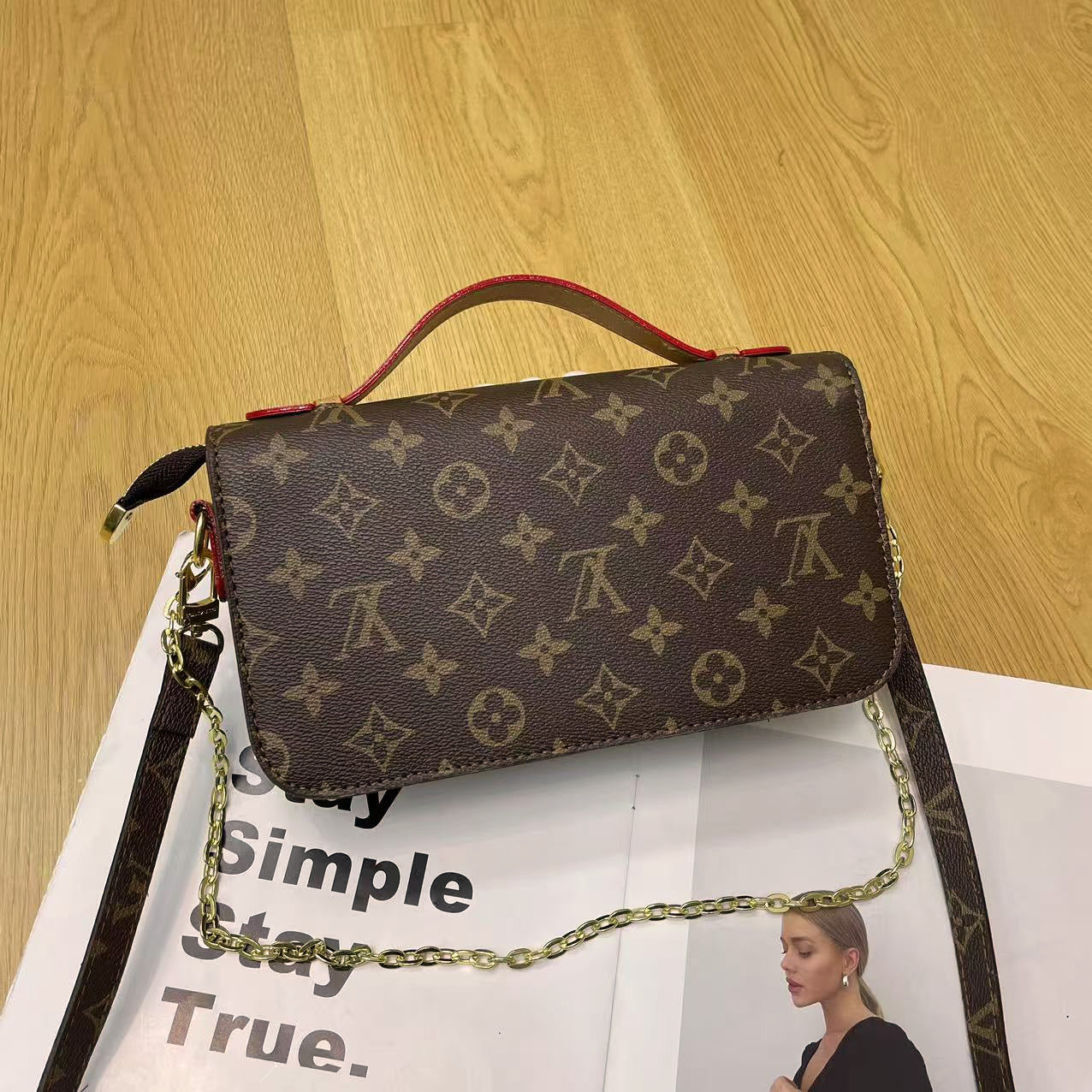 Bolsa de ombro com corrente vintage – design clássico de monograma