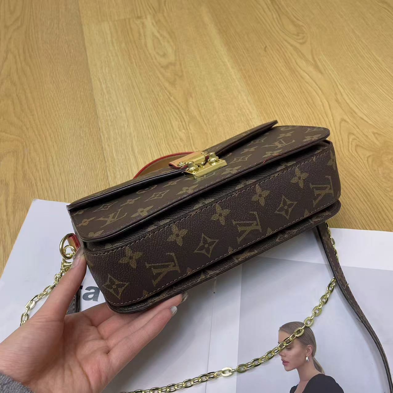 Bolsa de ombro com corrente vintage – design clássico de monograma