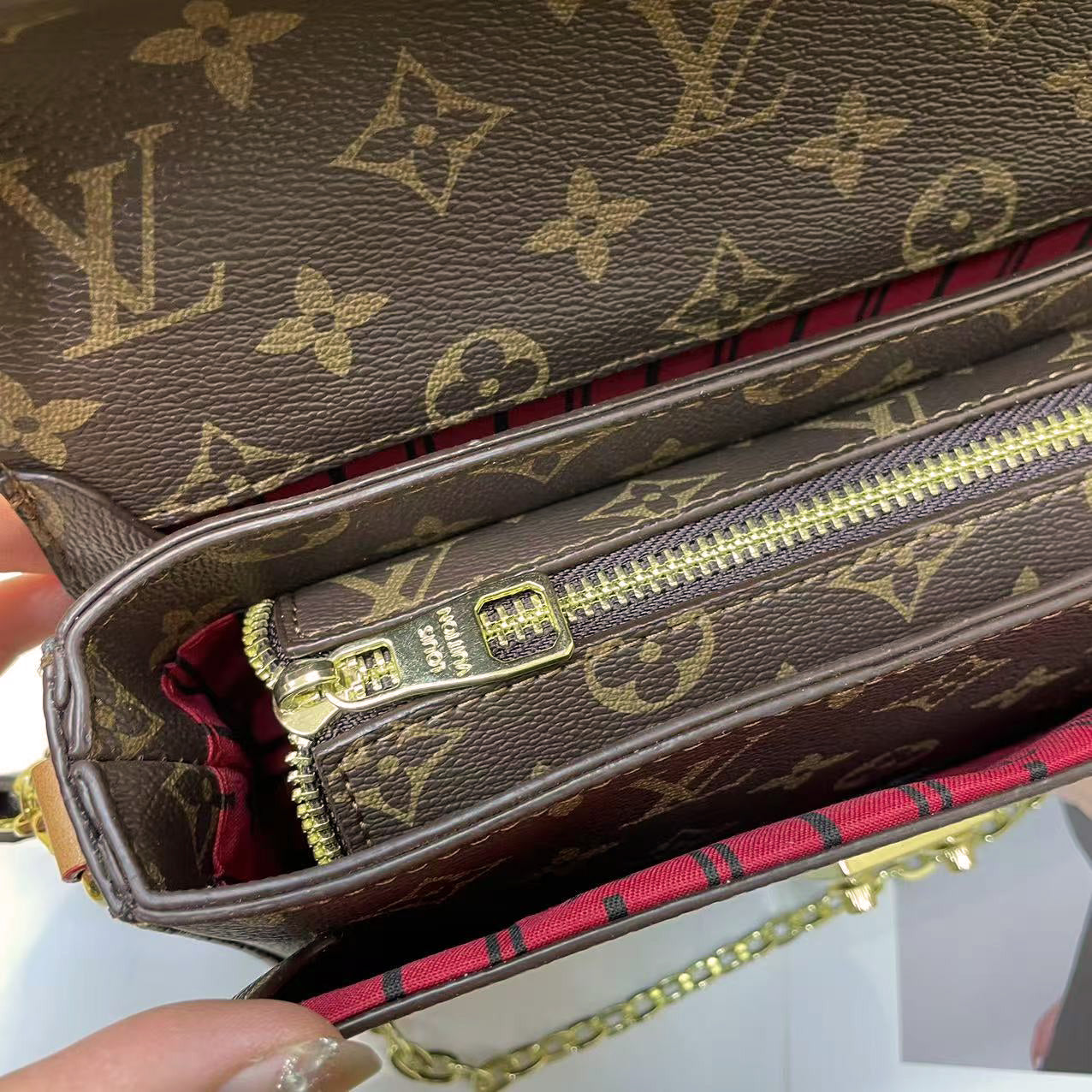 Bolsa de ombro com corrente vintage – design clássico de monograma