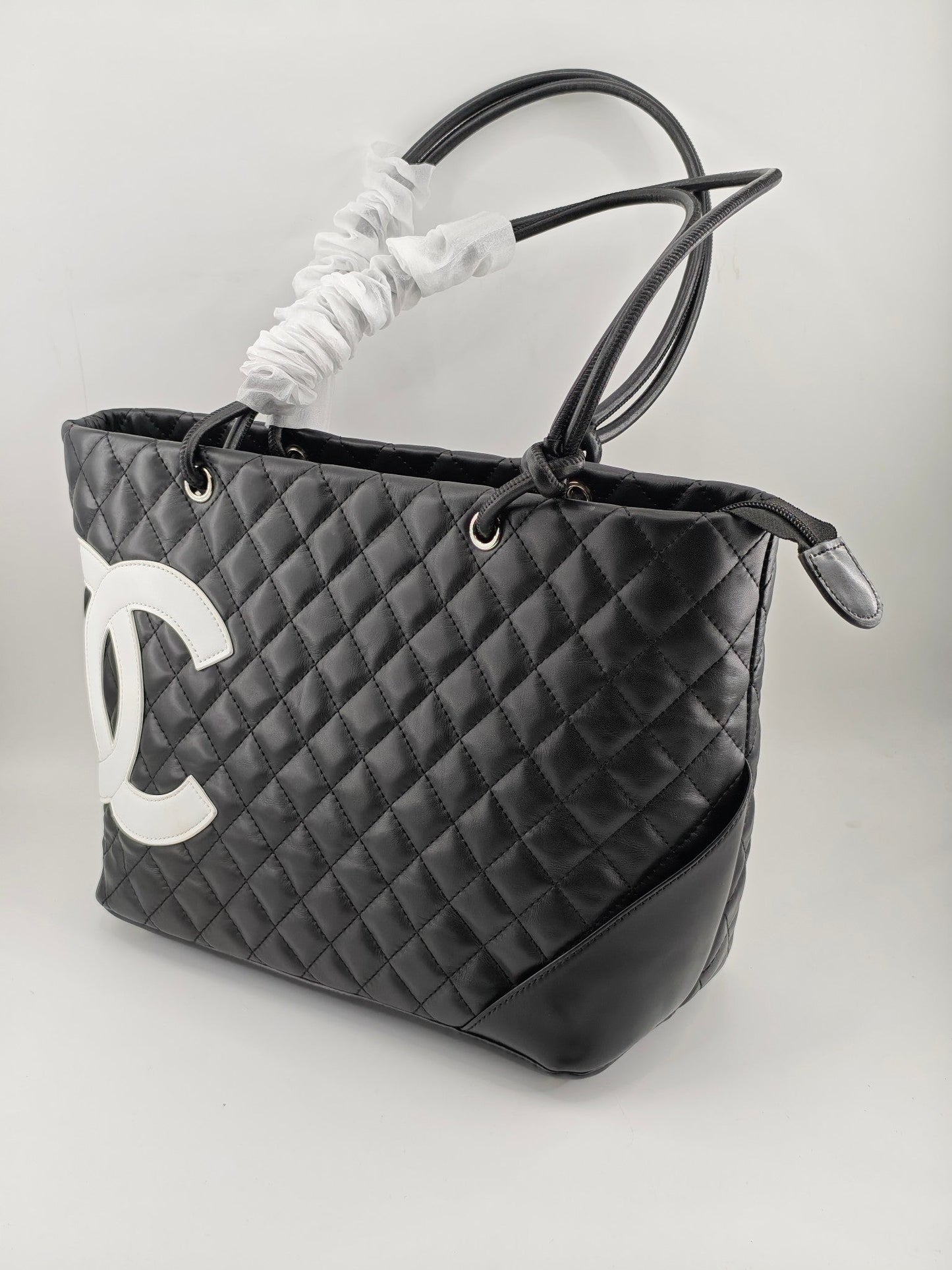 Bolso tote premium estilo cuero acolchado con asas dobles