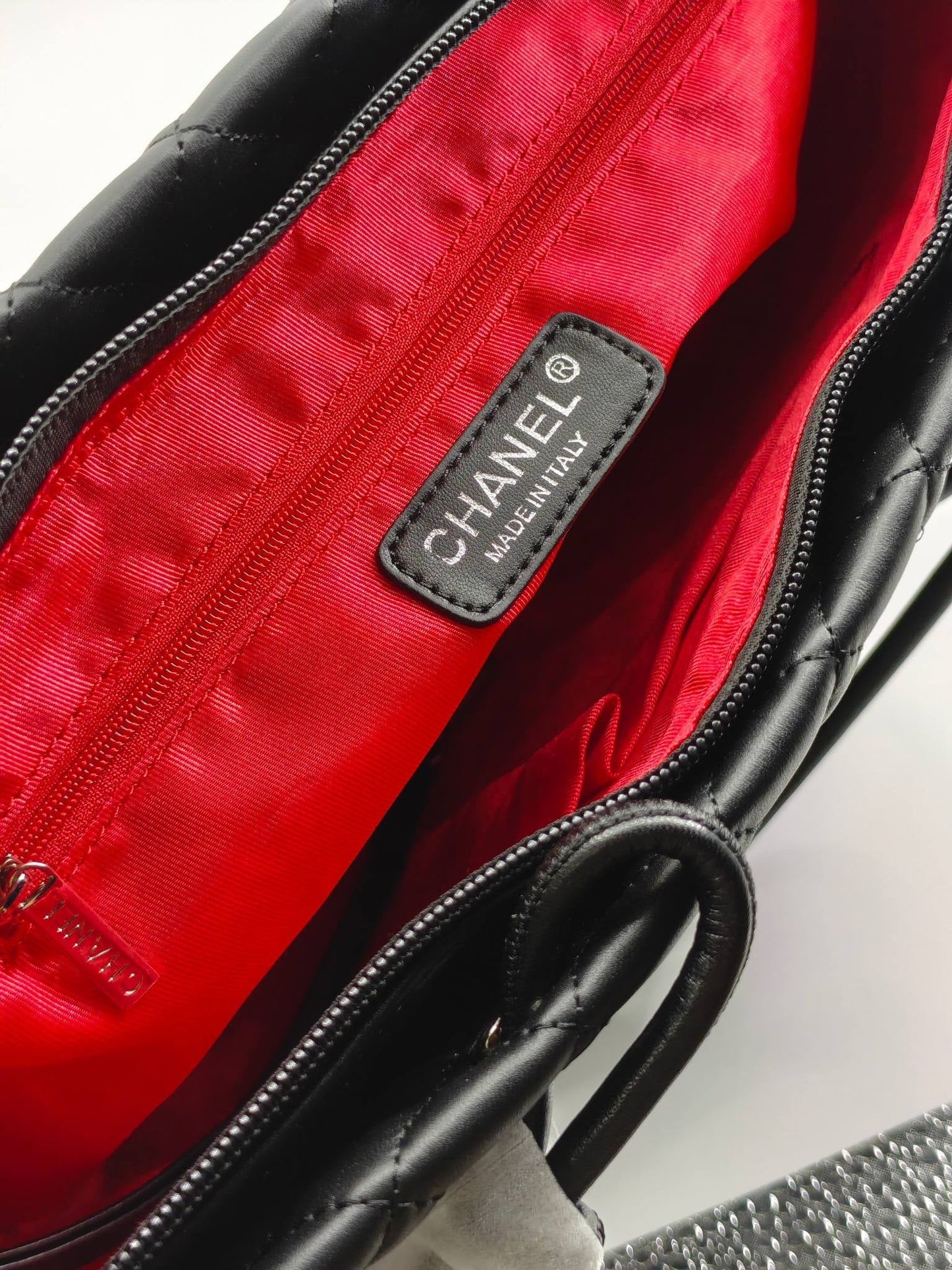 Bolso tote premium estilo cuero acolchado con asas dobles