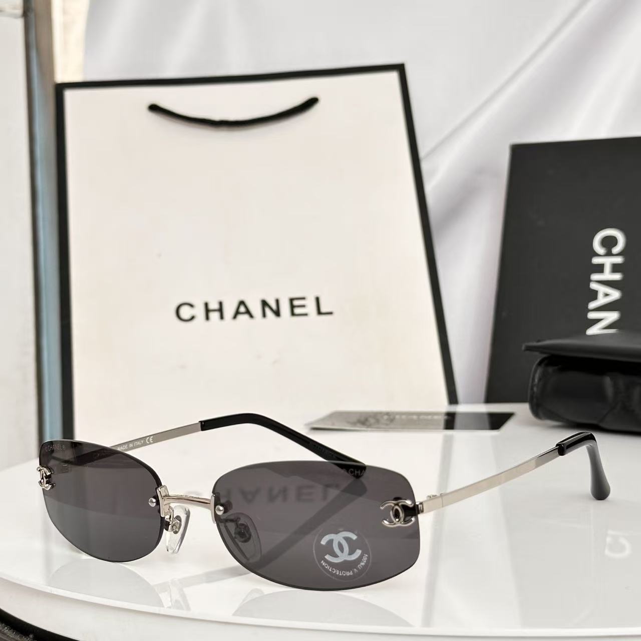 Ochelari de soare high-end fără rame