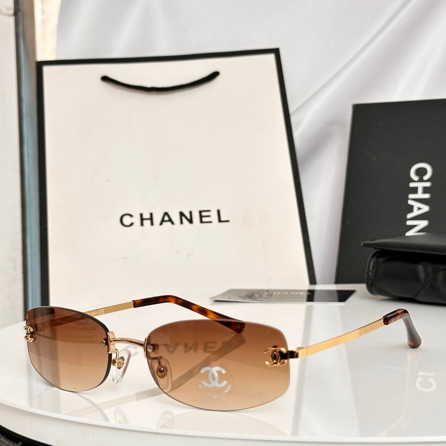 Ochelari de soare high-end fără rame