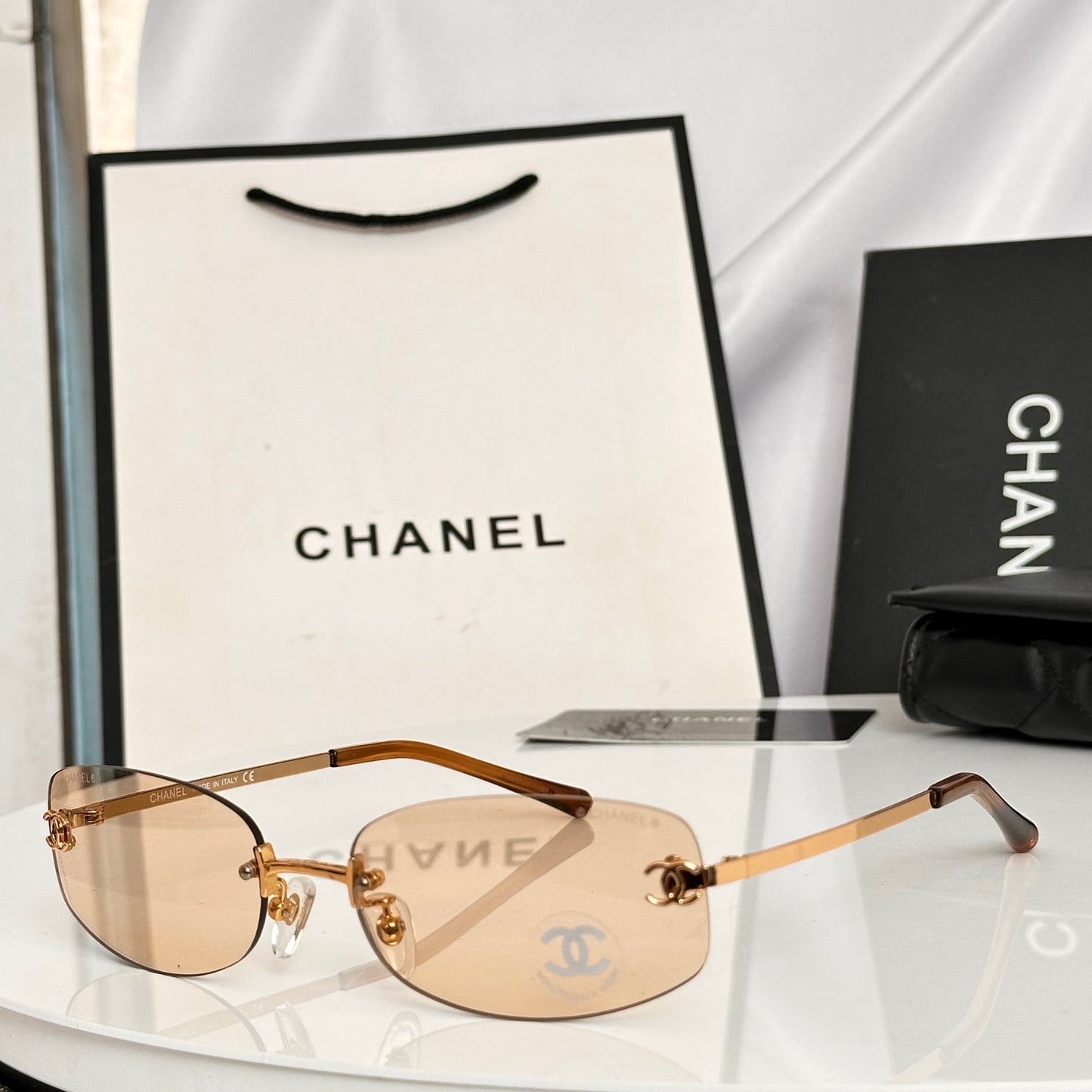 Ochelari de soare high-end fără rame