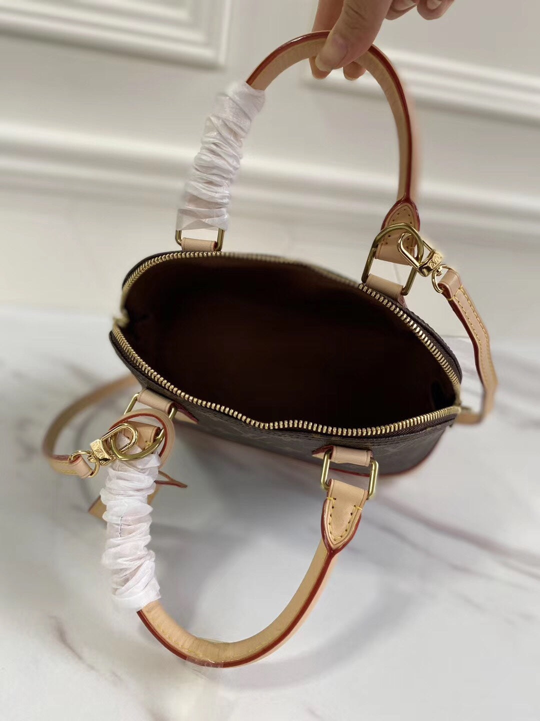 حقيبة ألما كلاسيكية وأنيقة