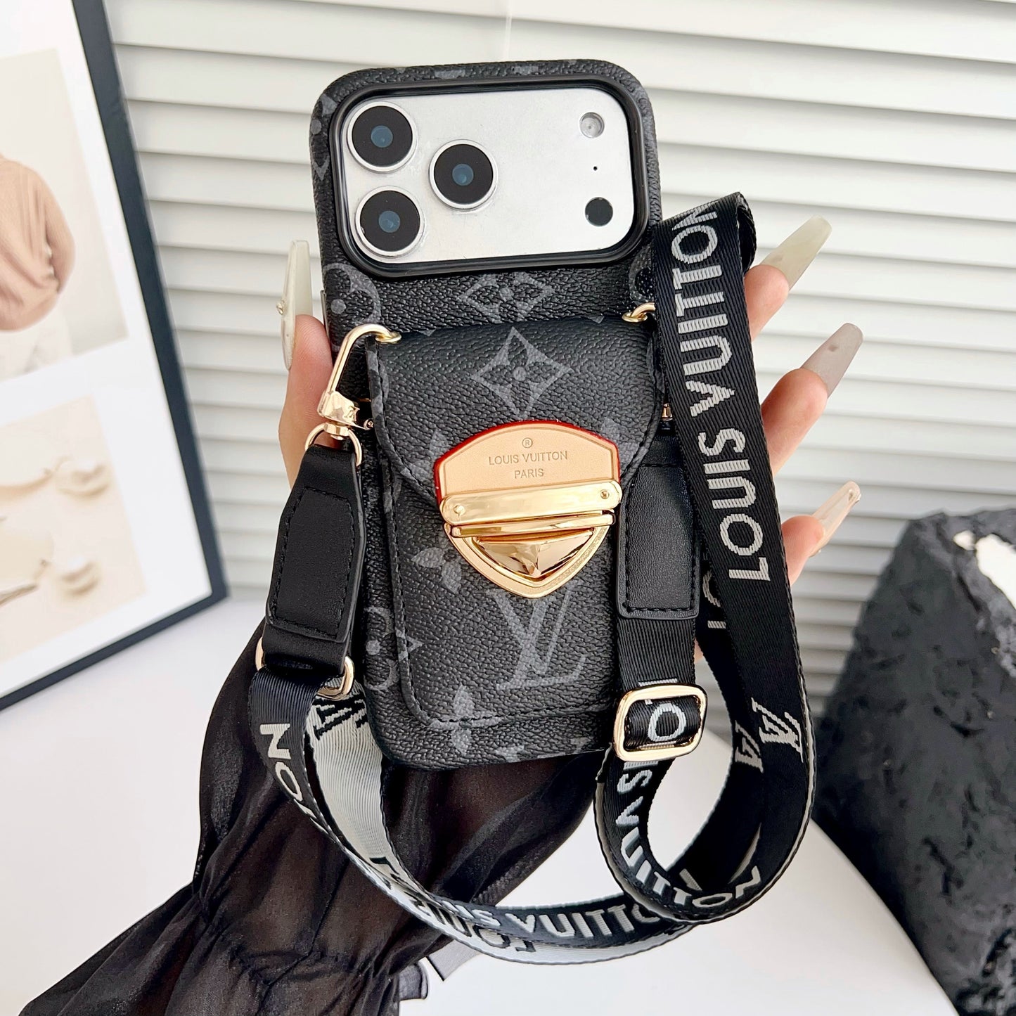 Ylellinen Crossbody iPhone -kotelo korttitaskulla & irrotettavalla hihnalla