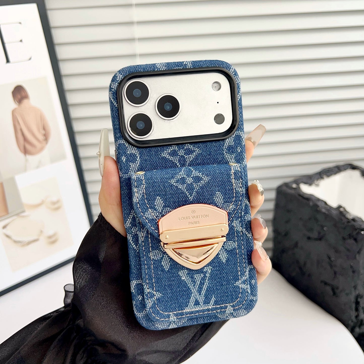 Ylellinen Crossbody iPhone -kotelo korttitaskulla & irrotettavalla hihnalla