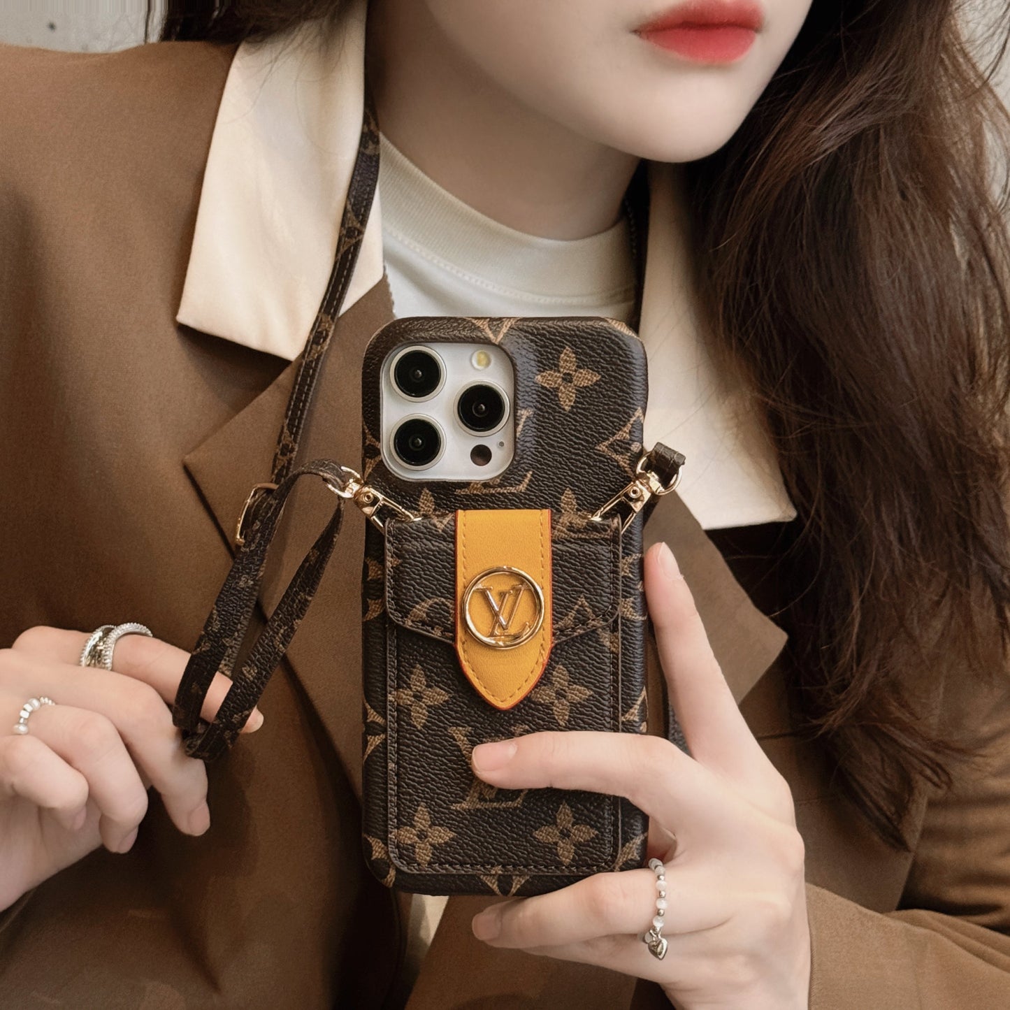 Luxuriöse iPhone-Hülle mit Kartenhalter und Kette