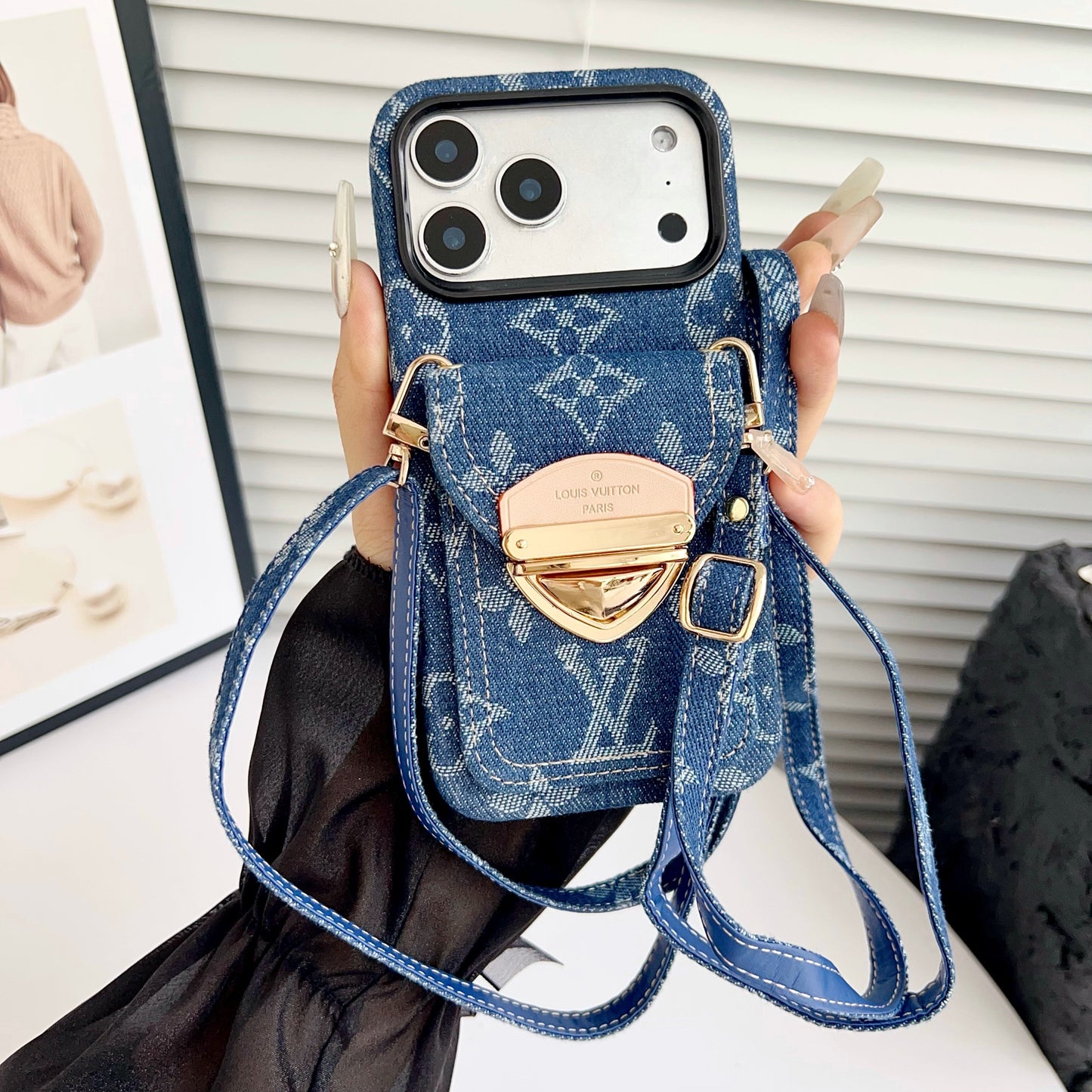 Ylellinen Crossbody iPhone -kotelo korttitaskulla & irrotettavalla hihnalla