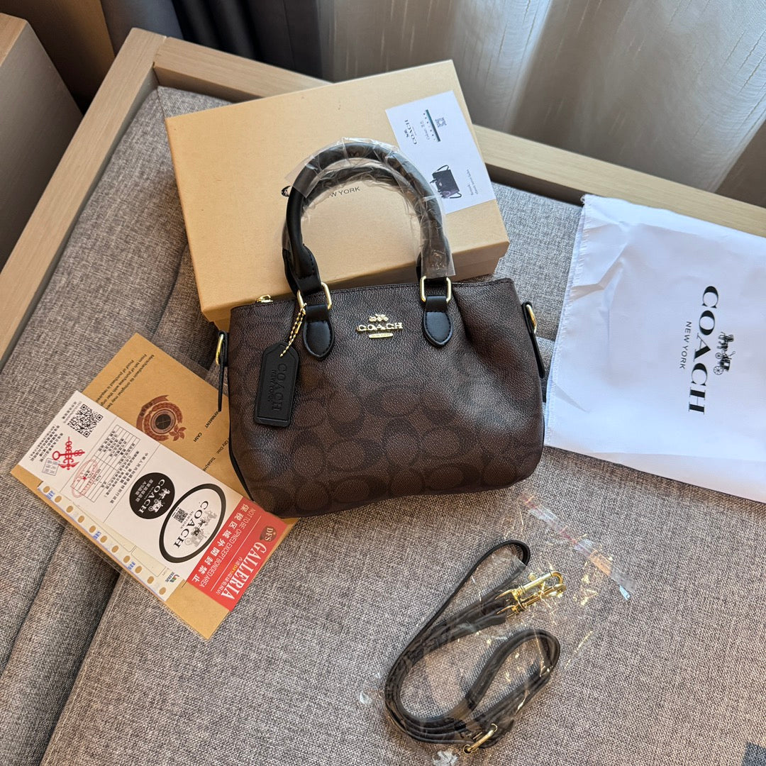 Feita com perfeição: bolsa de mão de couro com toque luxuoso