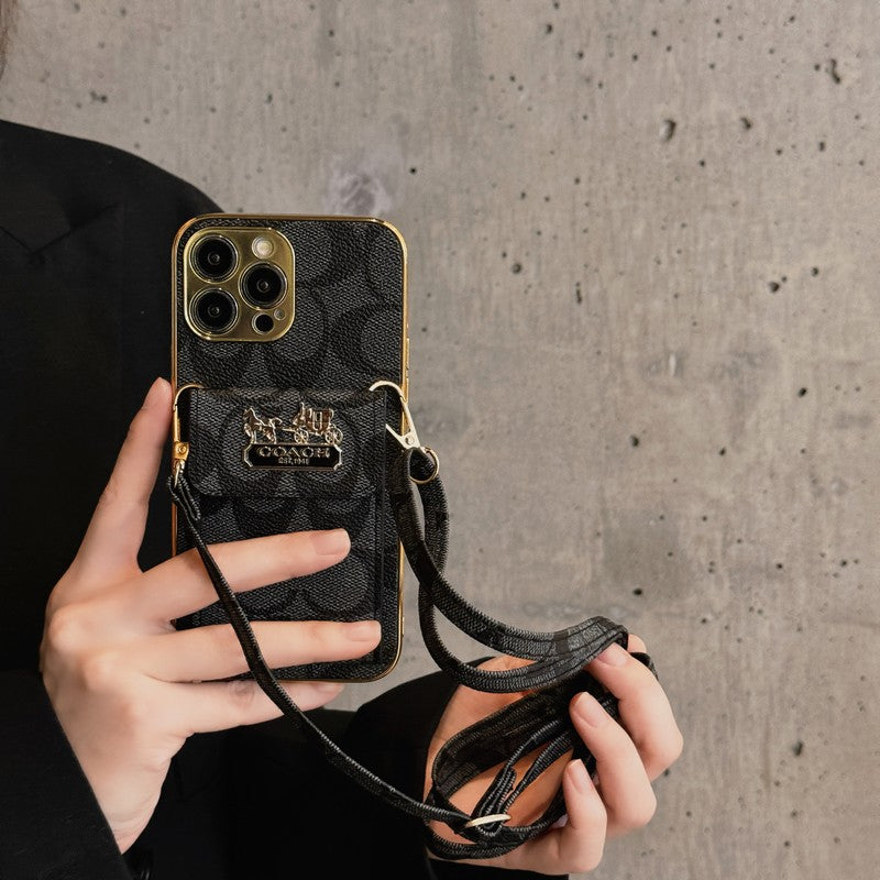 Klasické puzdro na karty s koženou retiazkou na iPhone