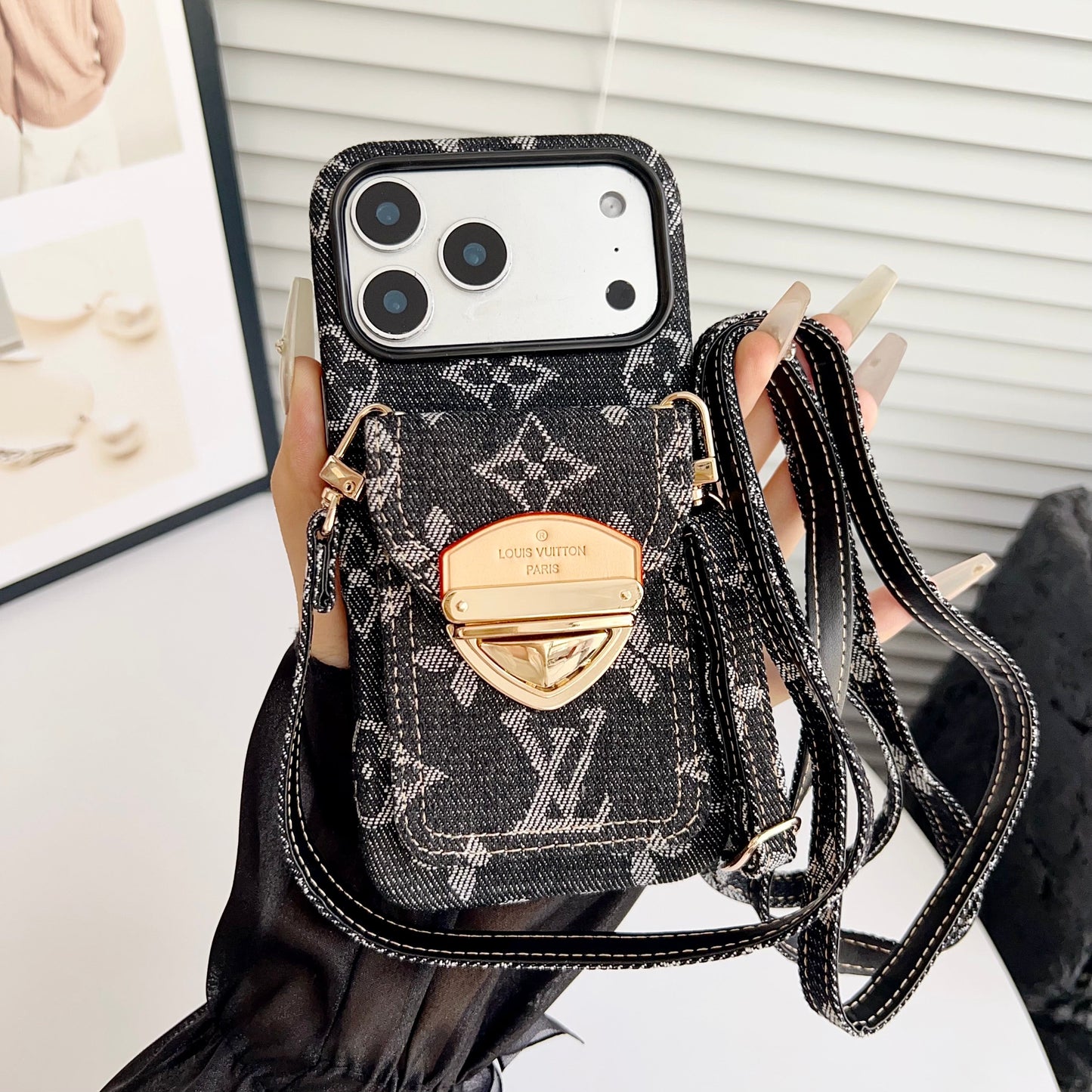 Ylellinen Crossbody iPhone -kotelo korttitaskulla & irrotettavalla hihnalla