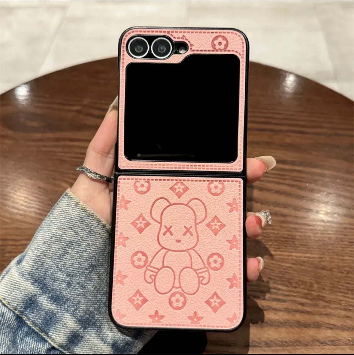 "Samsung Z Flip-serien folde anti-fald mobiltelefon cover i læder, med fingerring spænde design"