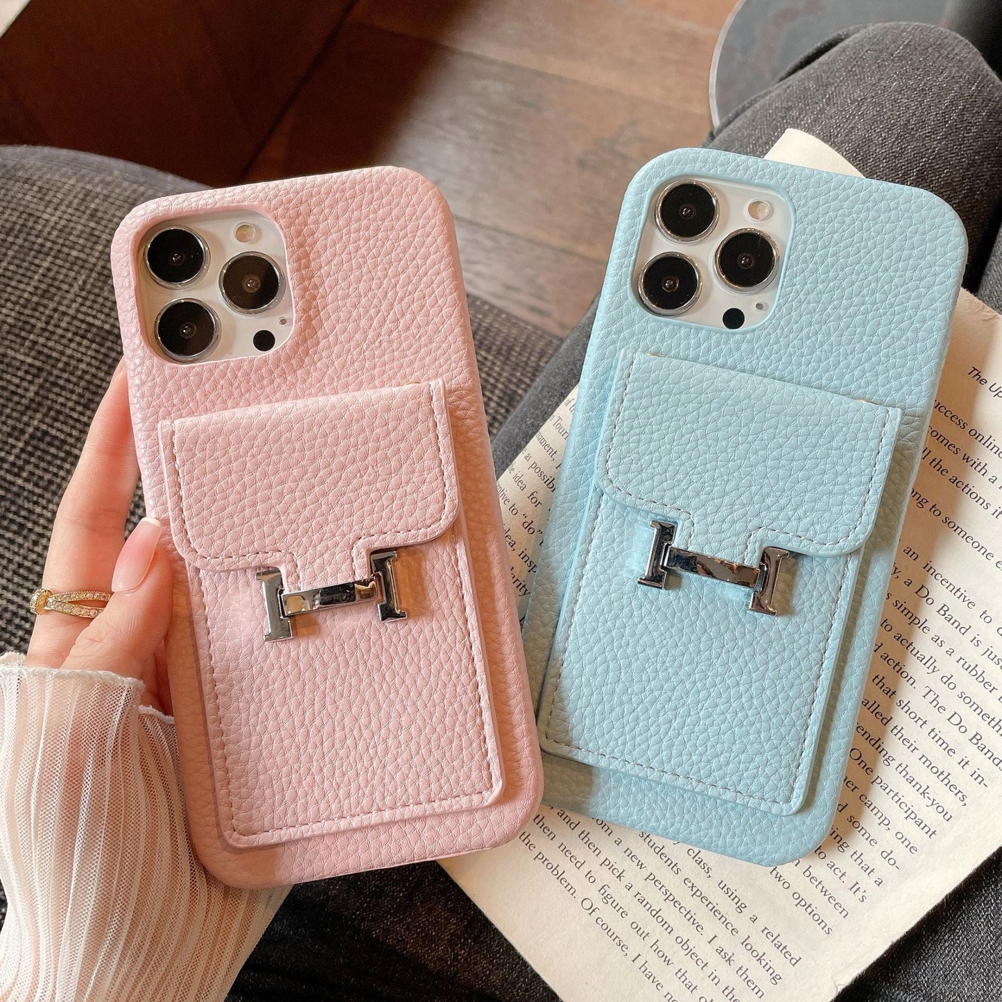 Custodia per iPhone in pelle con portacarte H
