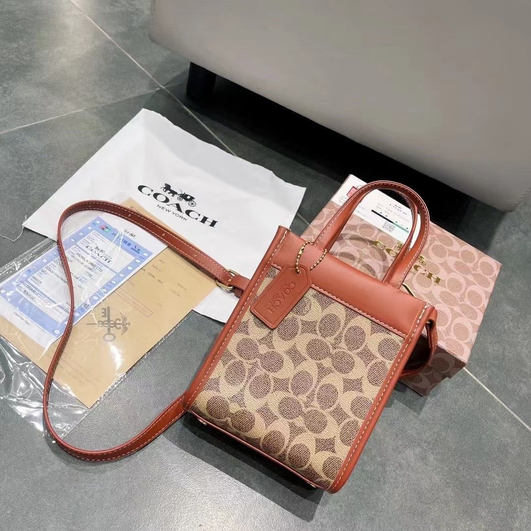 우아한 가죽 핸드백: 가벼운 럭셔리의 터치