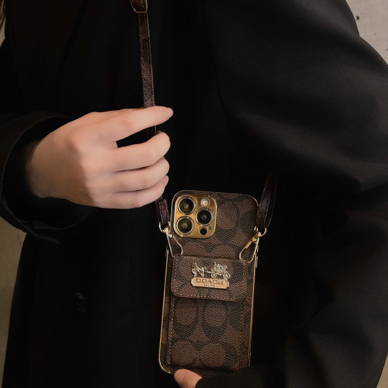 Klasické puzdro na karty s koženou retiazkou na iPhone