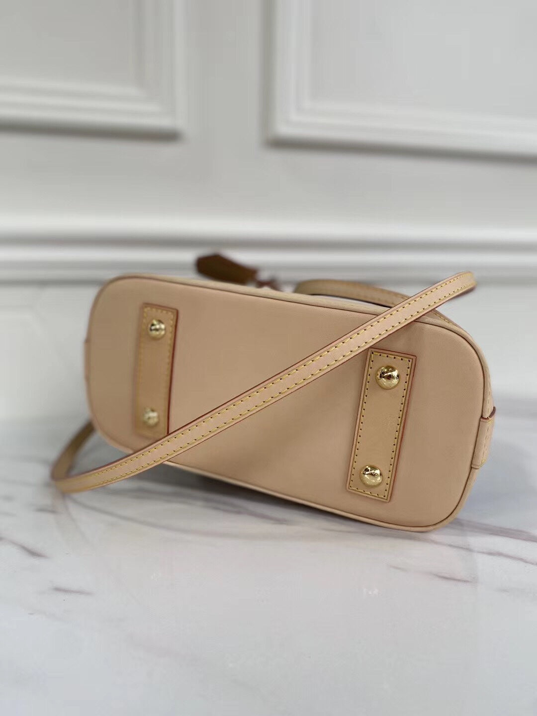 حقيبة ألما كلاسيكية وأنيقة