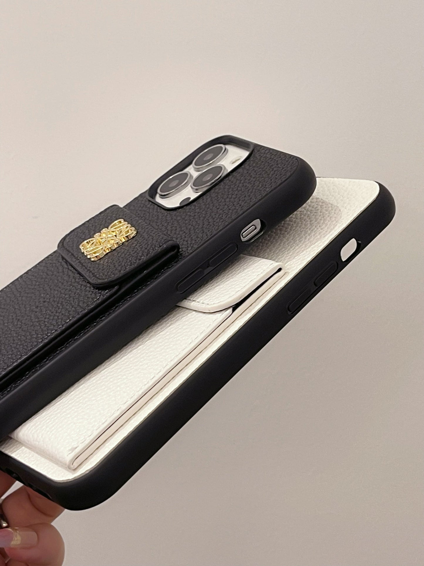 Luksuzni ovitek za iPhone z držalom za kartico, črn-QBK240603
