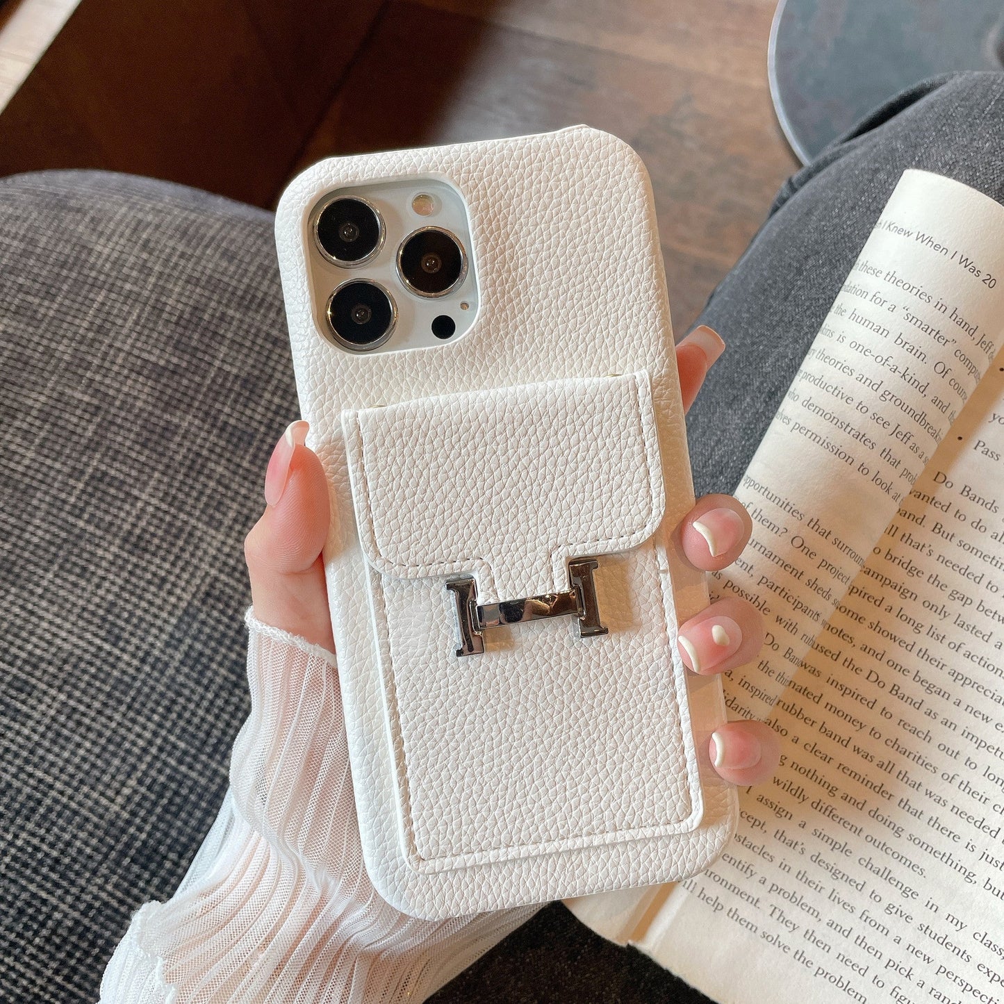 Custodia per iPhone in pelle con portacarte H